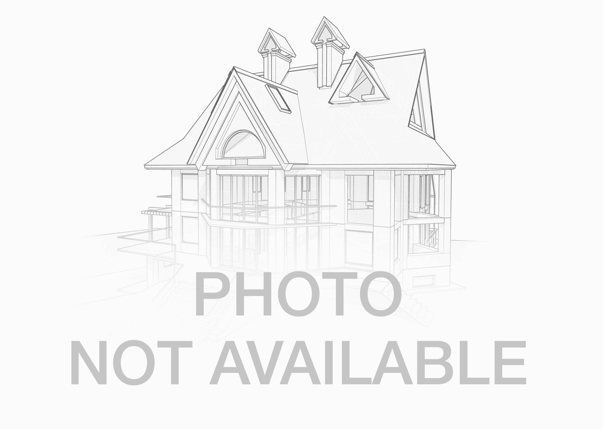 1543 N Saint Marks Place 